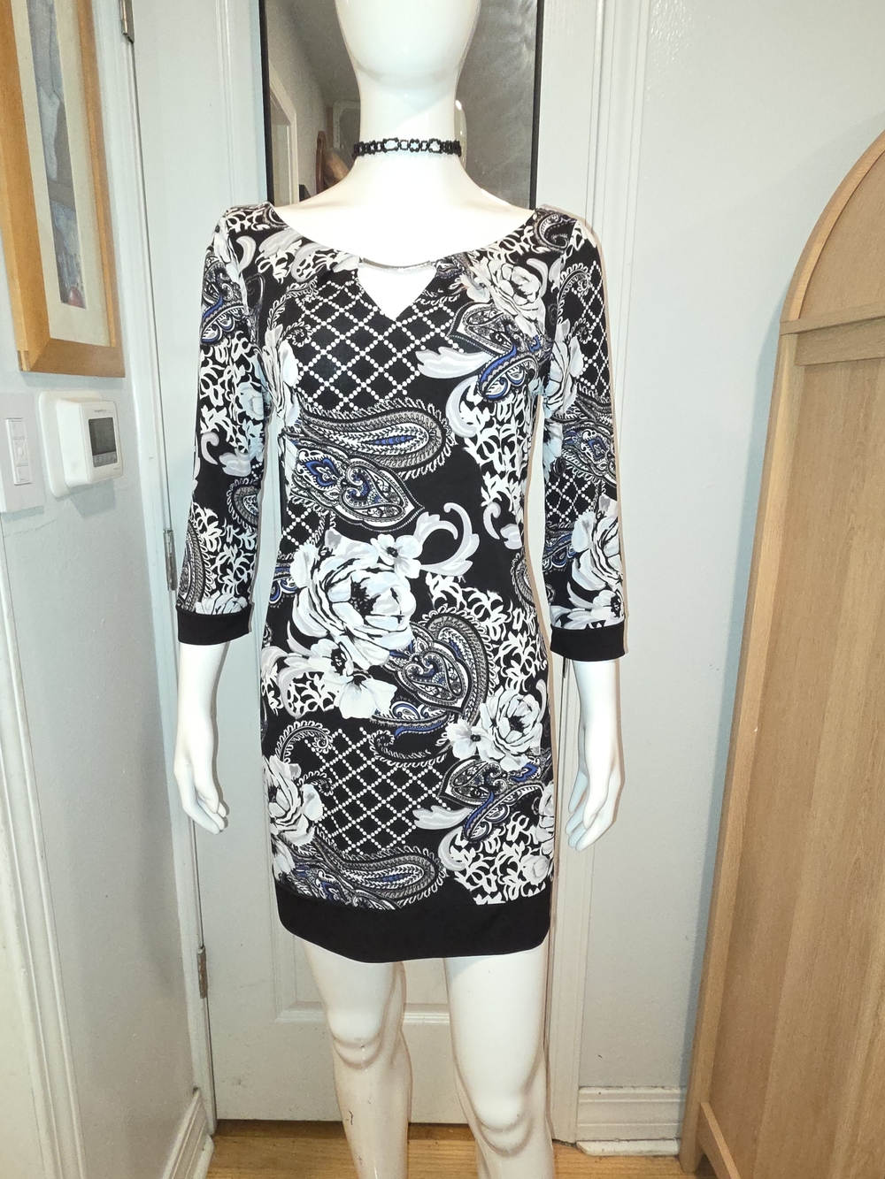 White House Black Market Black and White Floral Paisley Sheath Dress Sz M